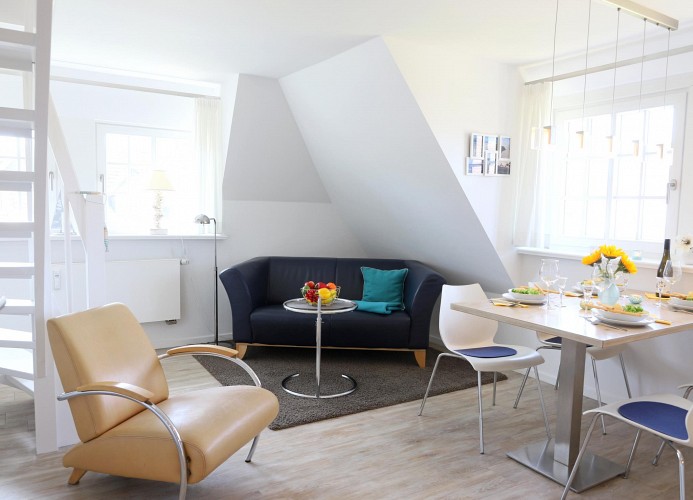 Lichtdurchfluteter Wohn-und Essbereich