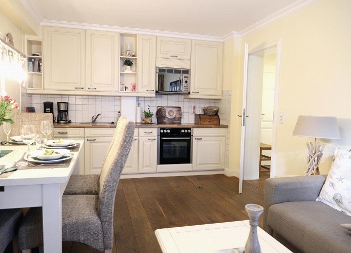 Blick zur offenen Küche