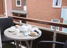 Auf dem Balkon Frühstücken
