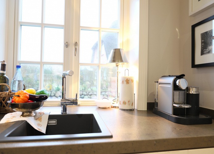 Küche mit Ausblick zum Garten